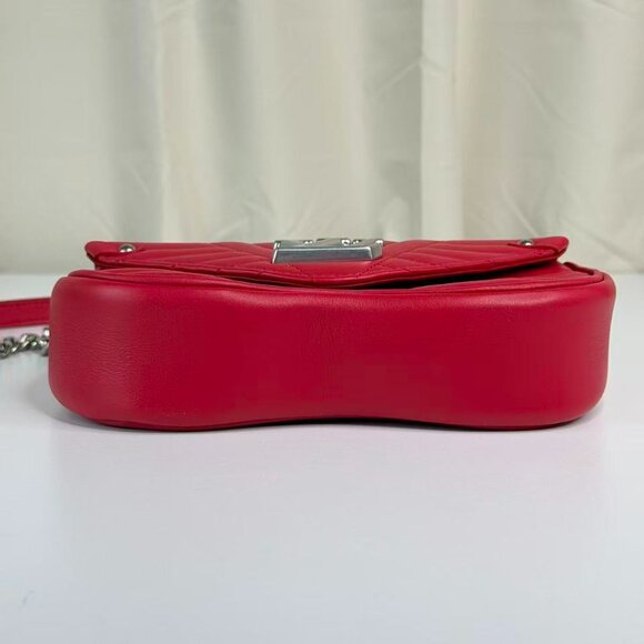 Louis Vuitton Red New Wave Chain Shoulder Bag Crossbody Style Quilted Design - Picture 6 of 9